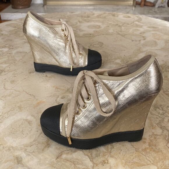 L.A.M.B Denver Gwen Stefani Gold Monogram Leather  Platform Sneakers - Picture 4 of 16